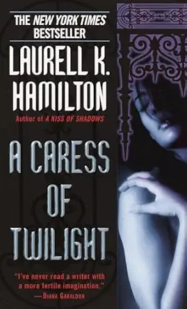 a caress of twilight LAURELL K. HAMILTON - A CARESS OF TWILIGHT - Slika 1